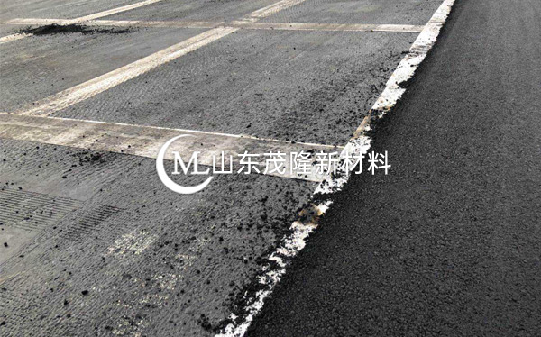 《綿陽(yáng)科技城項(xiàng)目》土工格柵、防裂貼施工